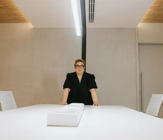 Dra. Bel Romani Lavio na sala de cursos de saúde bucal